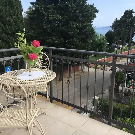 Courtyard Seafront House Apartment Kastela Exterior photo
