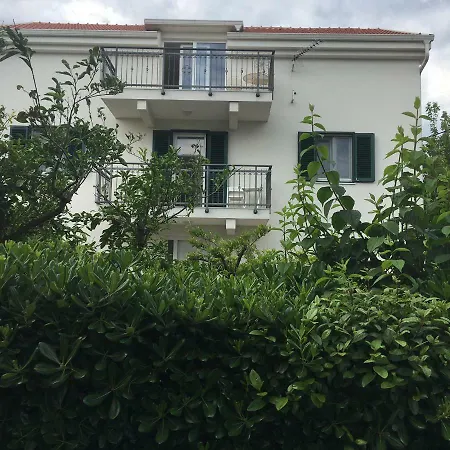 Courtyard Seafront House Apartment Kastela Exterior photo