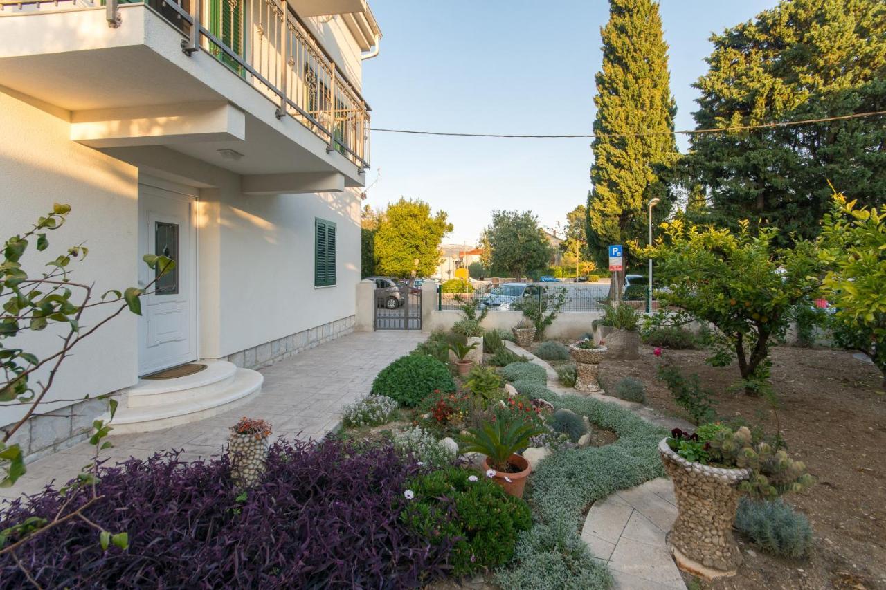 Courtyard Seafront House Apartamento