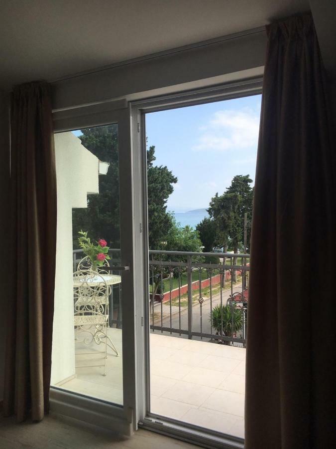 Courtyard Seafront House *
